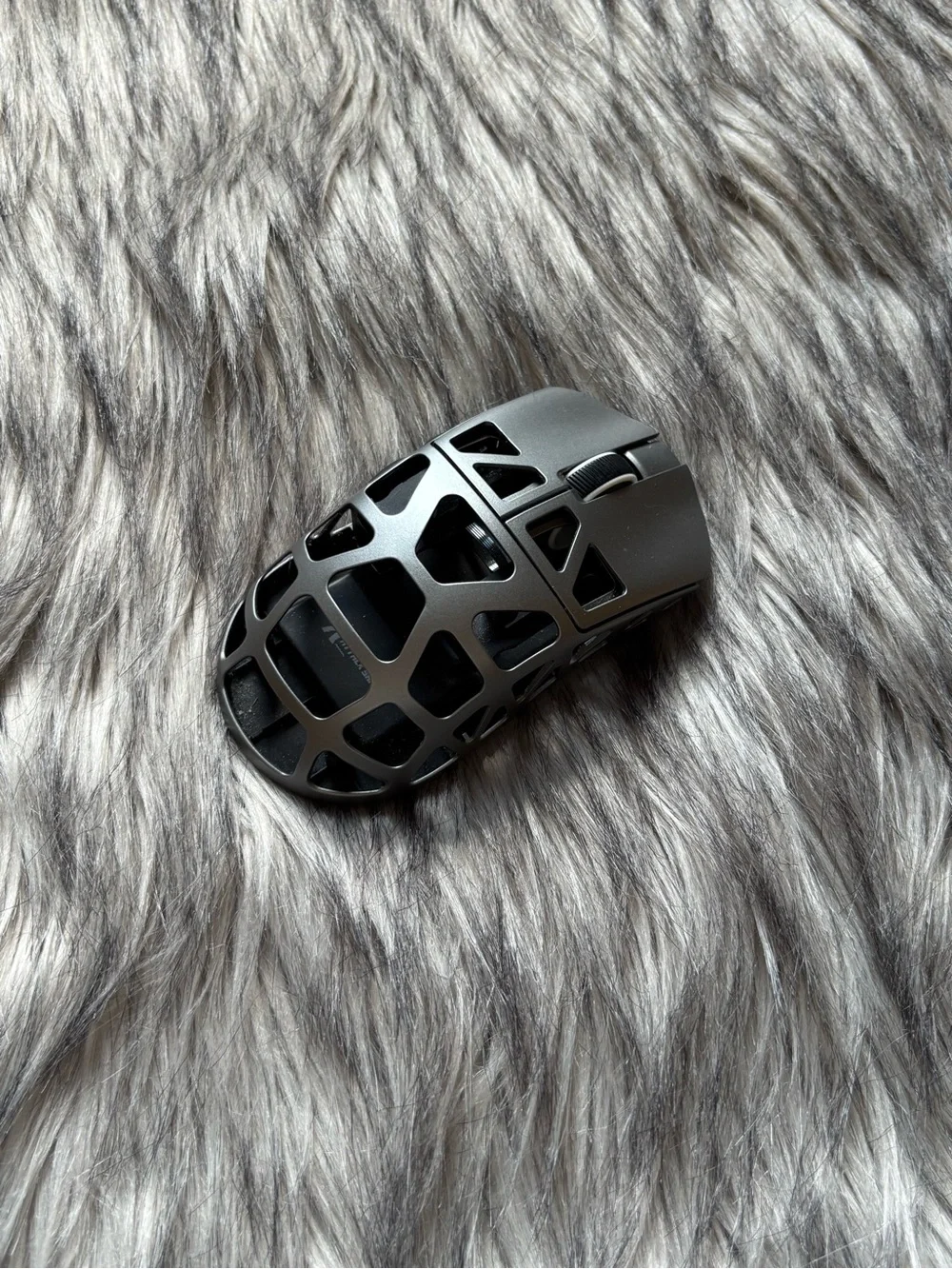 Lightweight Honeycomb Wireless Gaming Mouse in Matte Black